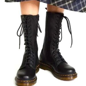 Dr Martens 1B99 Virginia 14 Eye Boots Womens Size US  8 UK 6 EU 39